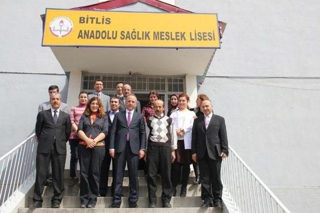 Vali Yurdakul Öğrencilerle Bir Araya Geldi