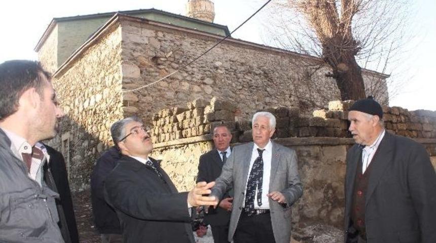 Vali Ve Başkandan T&uuml;rbe Ziyareti