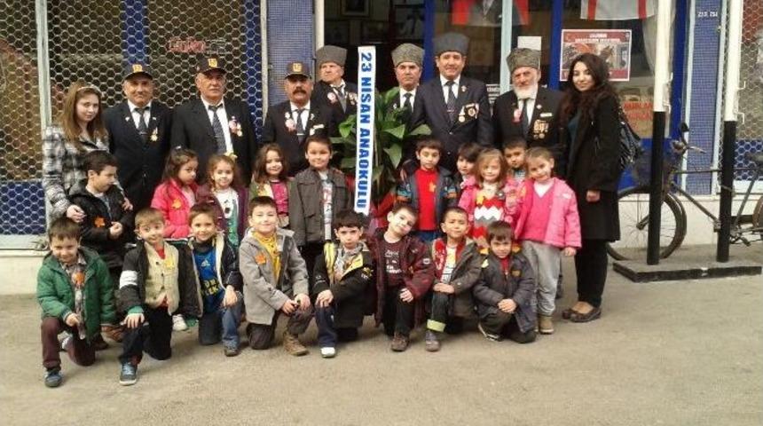 Minikler, Muharip Gazi Dedelerini Ziyaret Etti