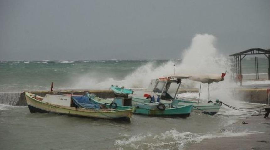 Ege&rsquo;ye Kuvvetli Fırtına Uyarısı