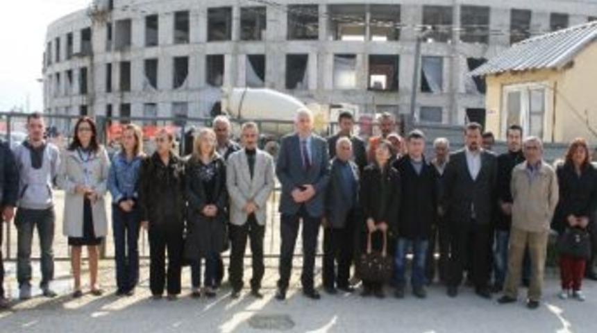 Chp&rsquo;den Hastane İnşaatı Kapısında Basın A&ccedil;ıklaması