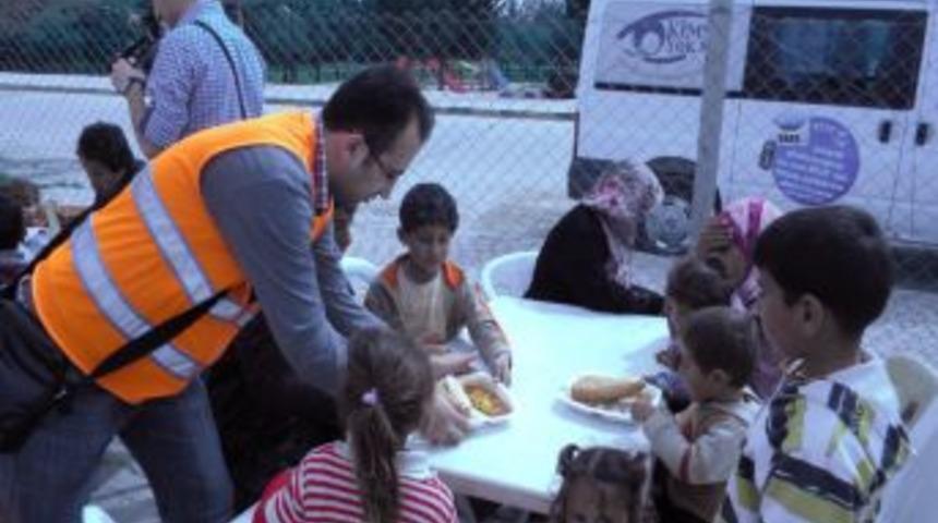 Bursalı &Ouml;ğrenciler Topladıkları Yardımları Suriyelilere Ulaştırdı