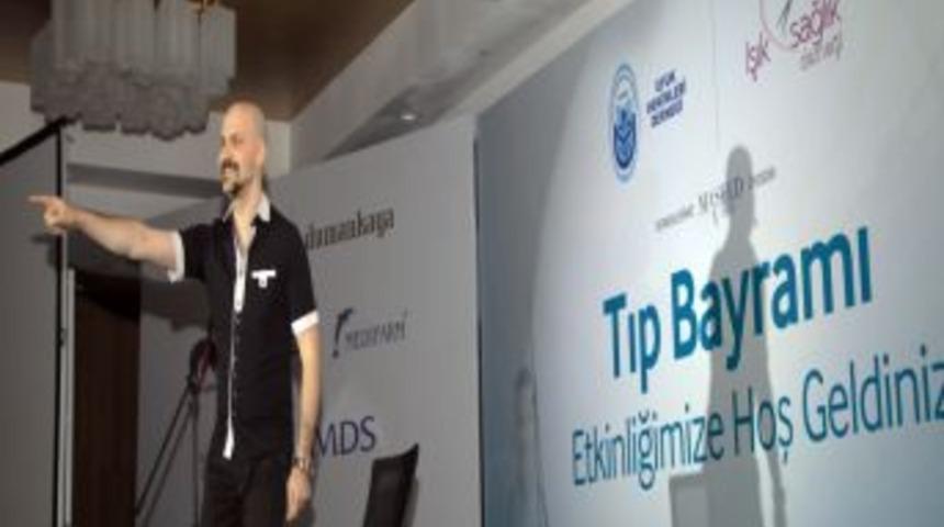 Atalay Demirci, Sağlık &Ccedil;alışanlarını Kahkahadan Kırdı Ge&ccedil;irdi