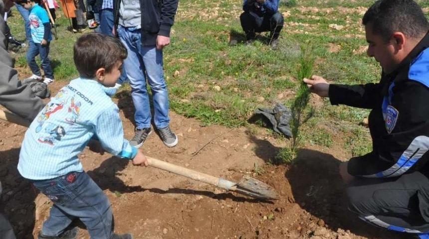 Anaokulu &Ouml;ğrencileri Fidan Dikti
