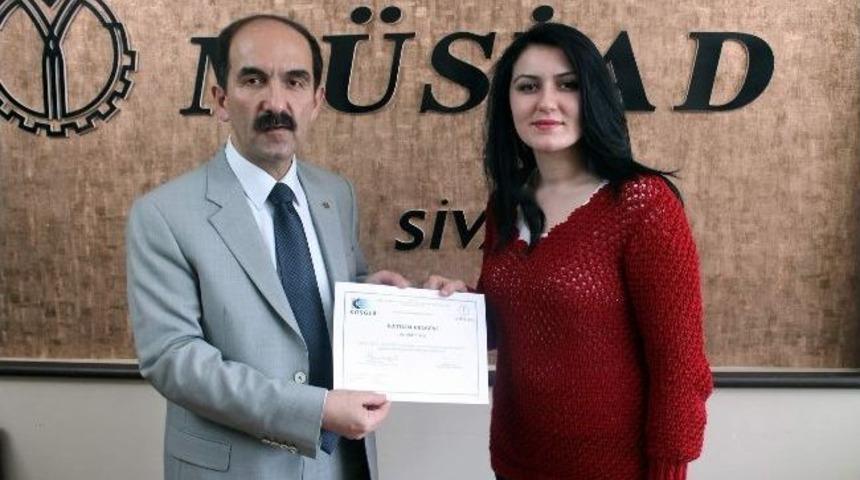 Girişimcilik Kursuna Katılan Kursiyerler, Sertifikalarını Aldı
