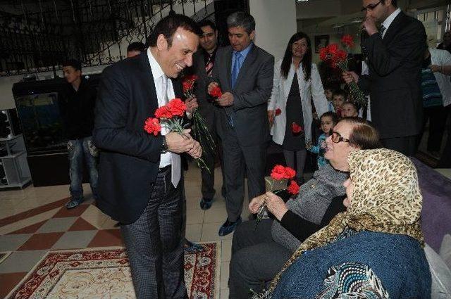 Genç ten Yaşlılara Karanfil 2