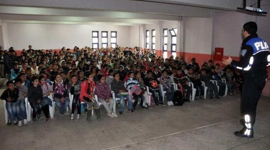 Toplum Destekli Polisler &Ouml;ğrenciler Bilgilendirdi