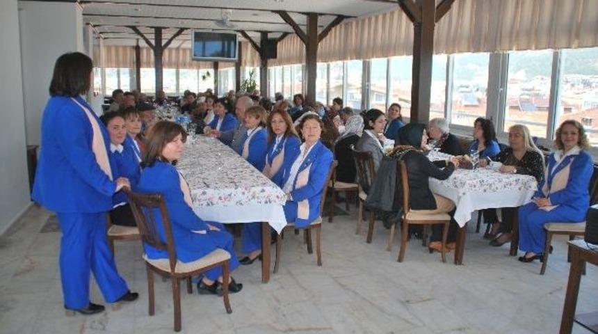 Mavi Melekler Yaşlıları Unutmadı