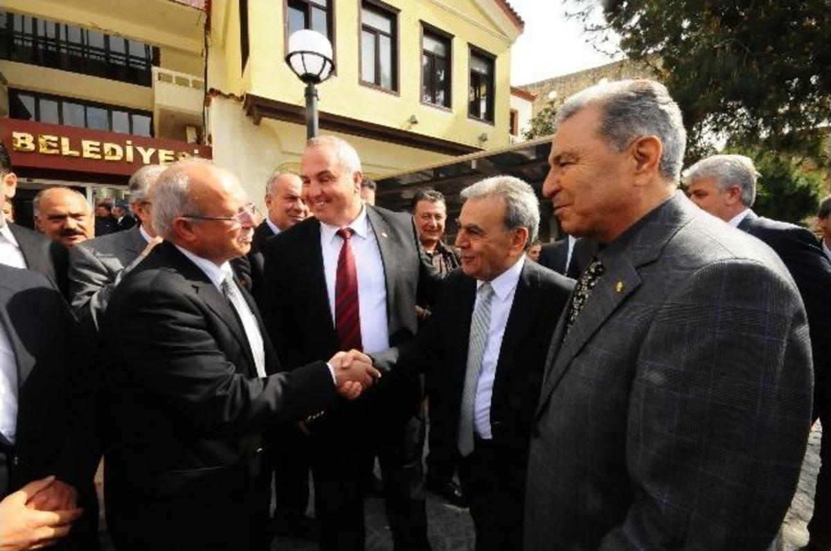 İzmir B&uuml;y&uuml;kşehir Belediye Başkanı Aziz Kocaoğlu&rsquo;ndan &Ccedil;eşme&rsquo;de Toki Resti