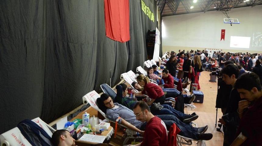 BE&Uuml; &Ouml;ğrencileri Kan Kampanyasıyla Rekora Hazırlanıyor