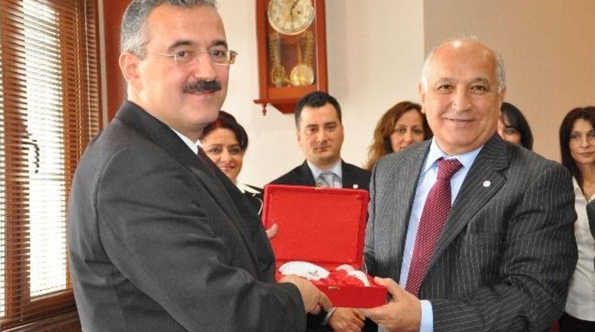 T&uuml;rk Kızılay Derneği Genel Başkanı Ahmet L&uuml;tfi Akar&rsquo;dan, Zonguldak Valisi Ayyıldız&rsquo;a Ziyaret