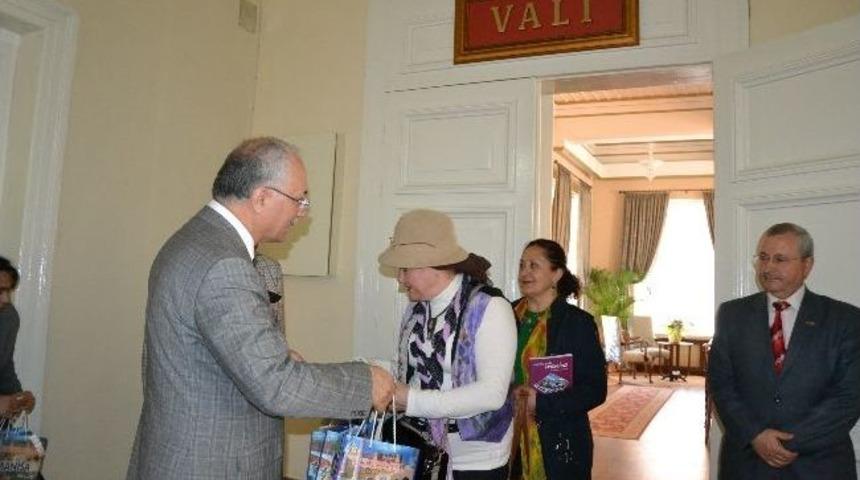 Ressamlardan Vali Daş&ouml;z&rsquo;e Ziyaret