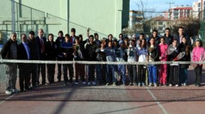 Van&rsquo;da Okullar Arası A&ccedil;ık Hava Tenis Turnuvası