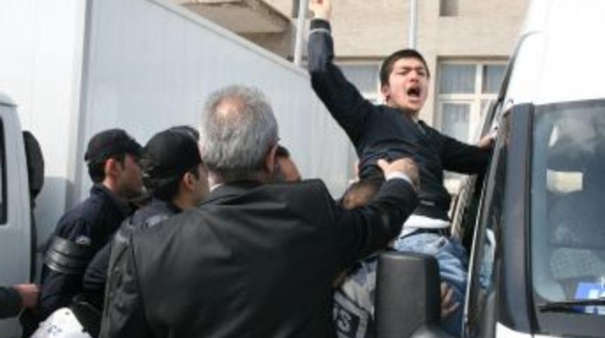 Elazığ&rsquo;da nevruz gerginliği