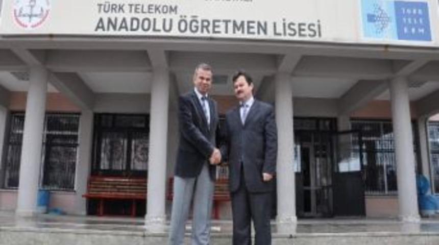 T&uuml;rk Telekom'dan &Ouml;ğrencilere Burs Desteği