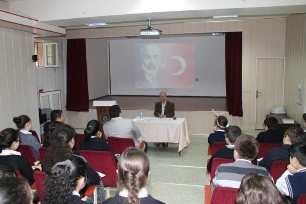 Tophane İlk&ouml;ğretim Okulu Akif&rsquo;i Ve &Ccedil;anakkale Şehitlerini Unutmadı