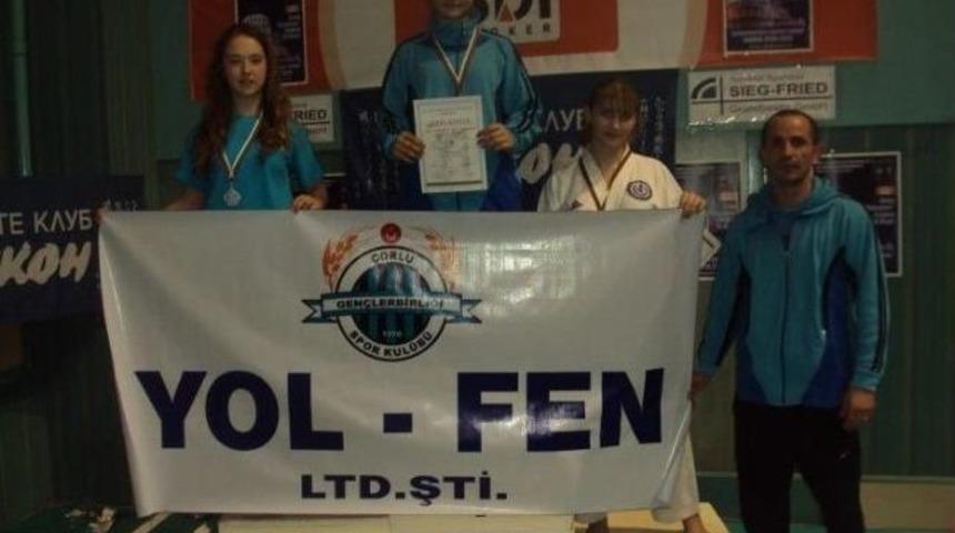 &Ccedil;orlu Gen&ccedil;lerbirliğispor Karate Takımından Uluslararası Başarı