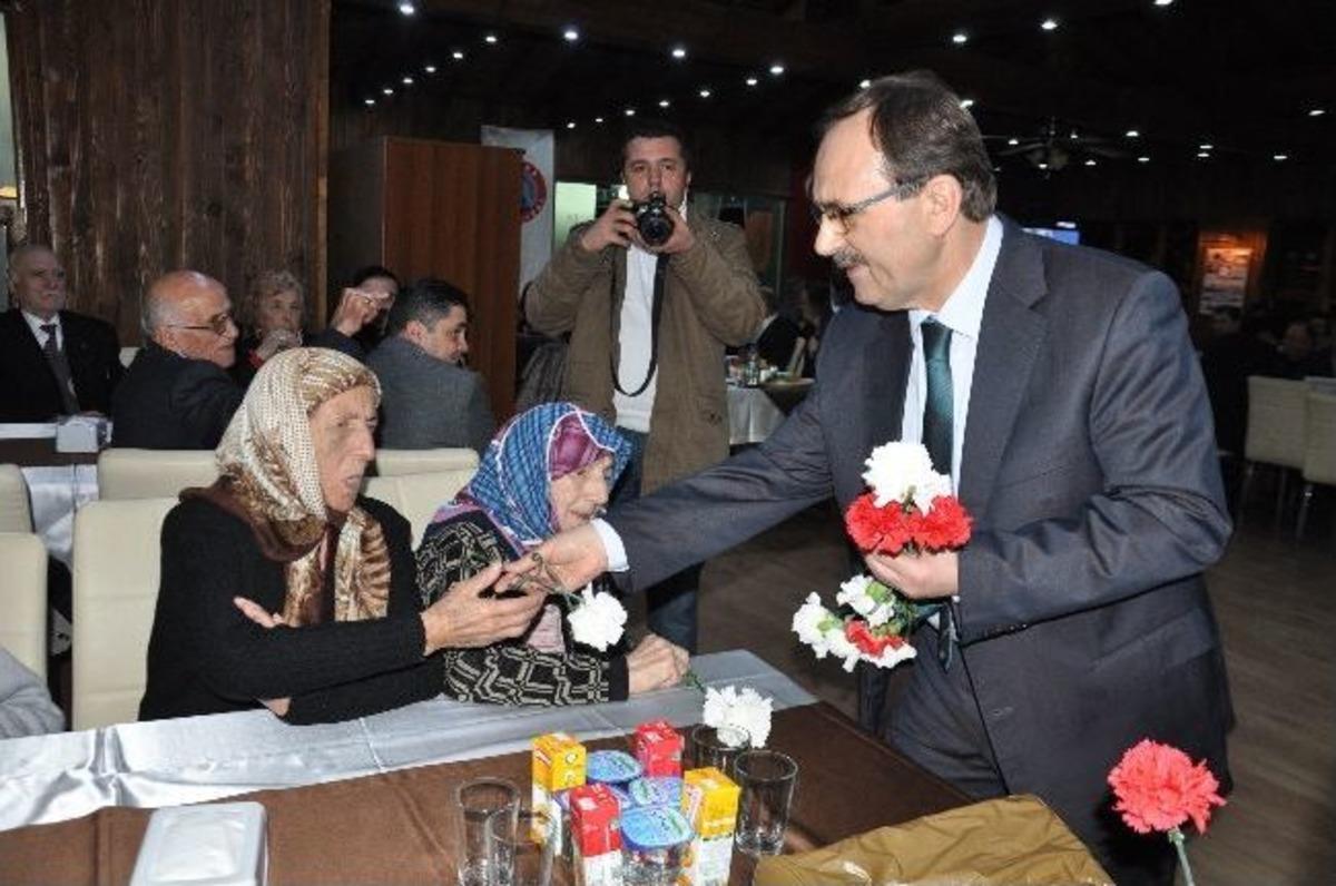 Huzurevi Sakinlerine Yemek