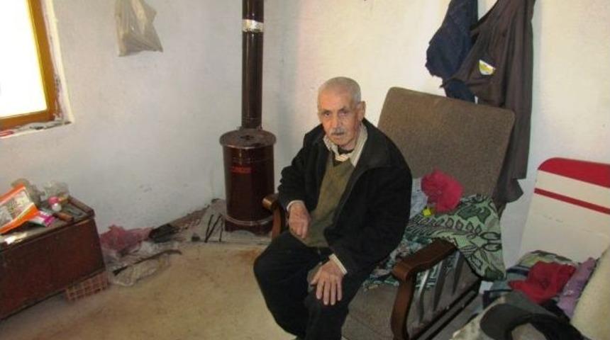 Yalnız Yaşayan Yaşlı Adam İlgi Ve Destek Bekliyor