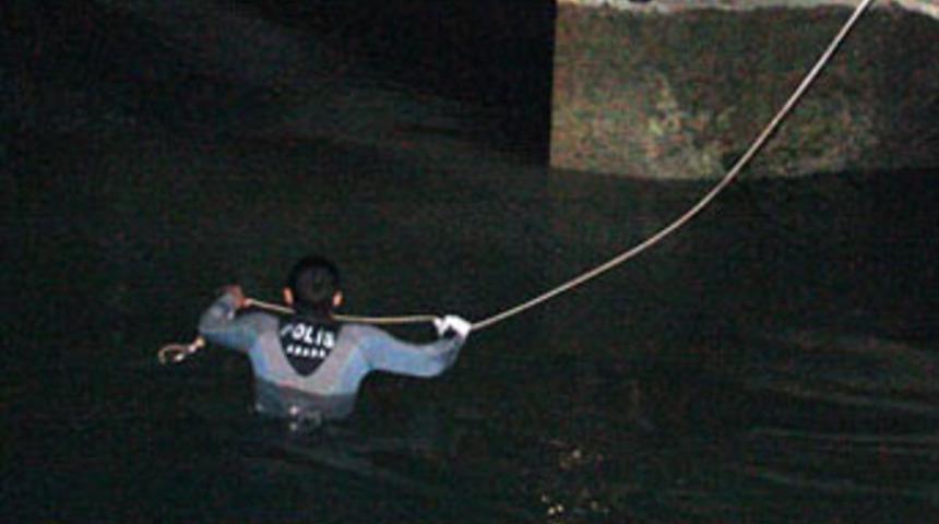 &Ccedil;ocuğu ararken ceset buldular