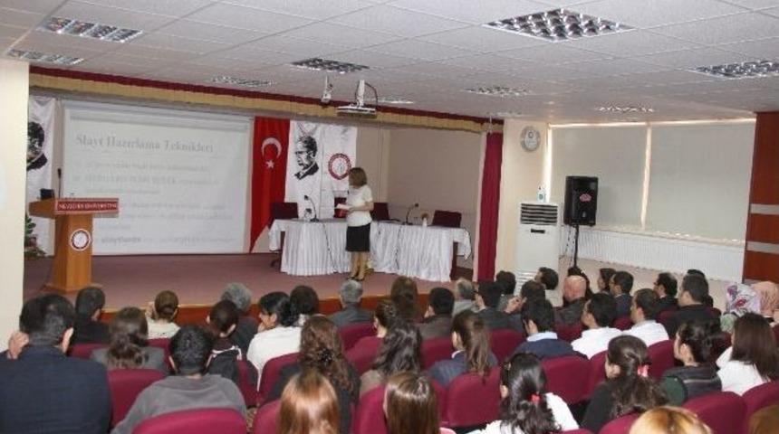Ne&uuml;&rsquo;de &ldquo;etkili Sunum Yapma Teknikleri&rdquo; Konulu Konferans
