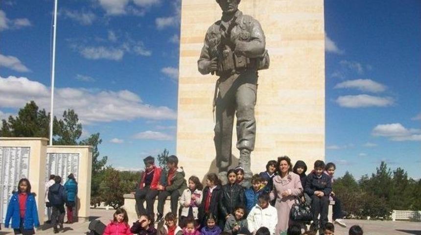 &Ouml;ğrenciler Şehitleri Unutmadı