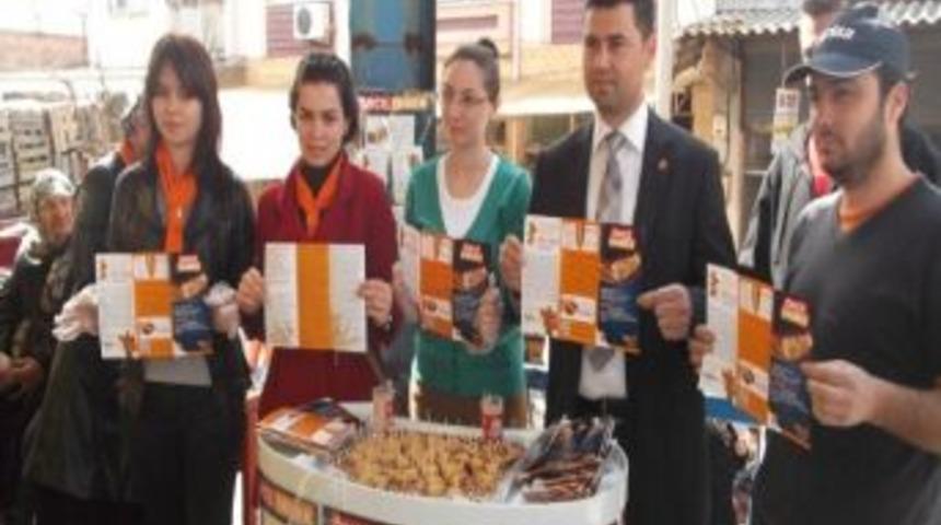Akhisarlı Ak Gen&ccedil;lerden "ekmek İsrafına Hayır" Kampanyası