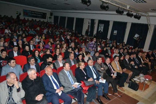 Gençlik Korosu İlk Konserini Verdi