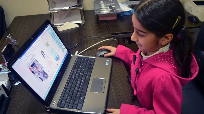 &Ccedil;ocukların Internette 'elbise Giydirme' Oyunu, Pahalıya Mal Oluyor