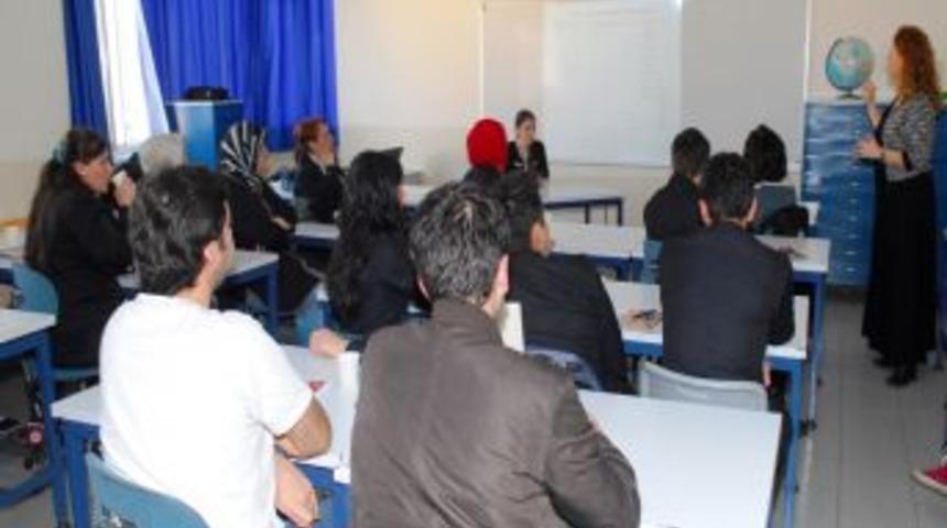 &Uuml;niversitelerden Kadın Kent G&ouml;n&uuml;ll&uuml;lerine Akademik Destek