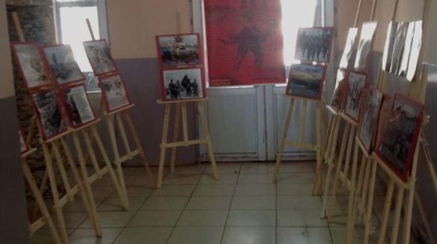 Tuğ Ortaokulu &Ouml;ğrencilerinden '&Ccedil;anakkale' Konulu Resim Sergisi