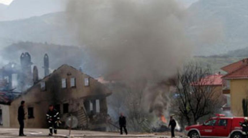 T&uuml;p y&uuml;kl&uuml; kamyonda yanarak can verdi