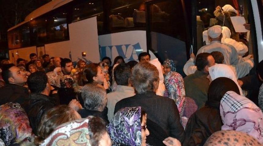 Umreye Gidenler Dualarla Uğurlandı