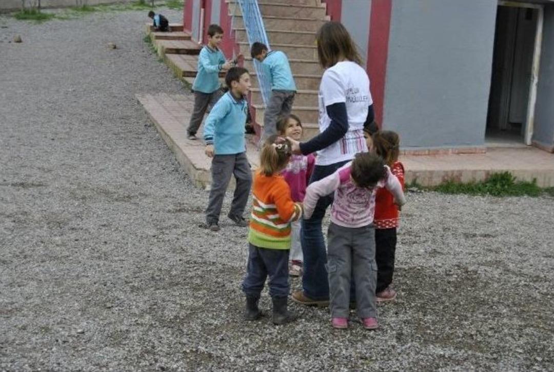 Toplum G&ouml;n&uuml;ll&uuml;lerinden Rengarenk Projeler