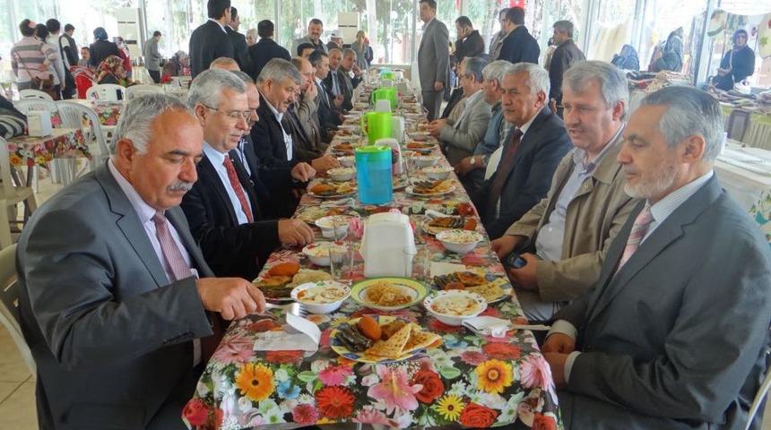 Bu Kermesin Geliri &Ouml;ğrencilere Burs Olacak