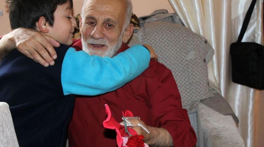 &Ouml;zel Aba Minikleri Yaşlıları Unutmadı