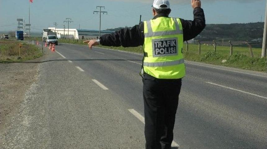 Trafik Ekiplerinden Emniyet Kemeri Uygulaması
