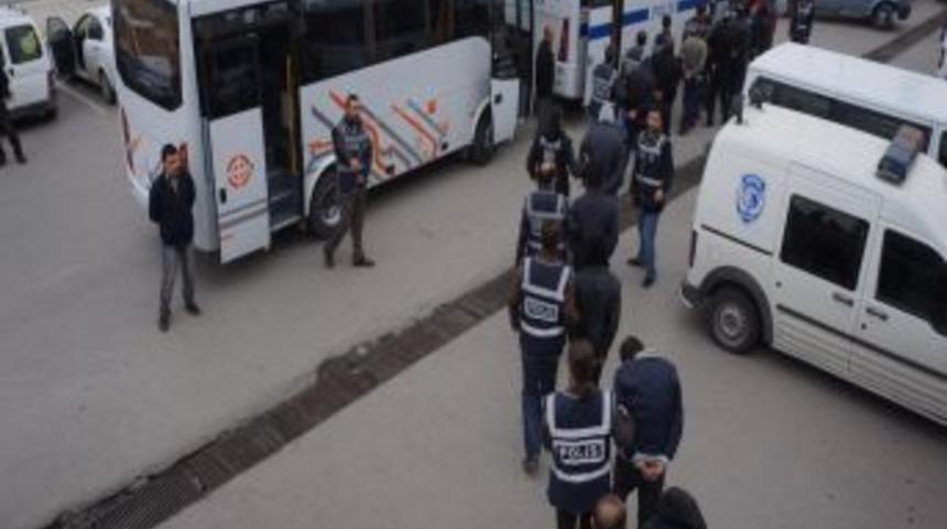 Ankara'da Fuhuş &Ccedil;etesine &lsquo;battaniye&rsquo; Baskını: 26 G&ouml;zaltı