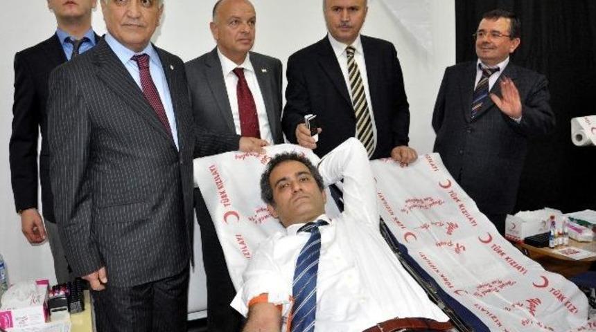 Üniversiteli Gençler Kan Bağışında Rekor Kırdı