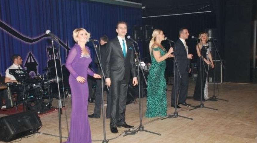 Bir A&ccedil;ıldı Pir A&ccedil;ıldı