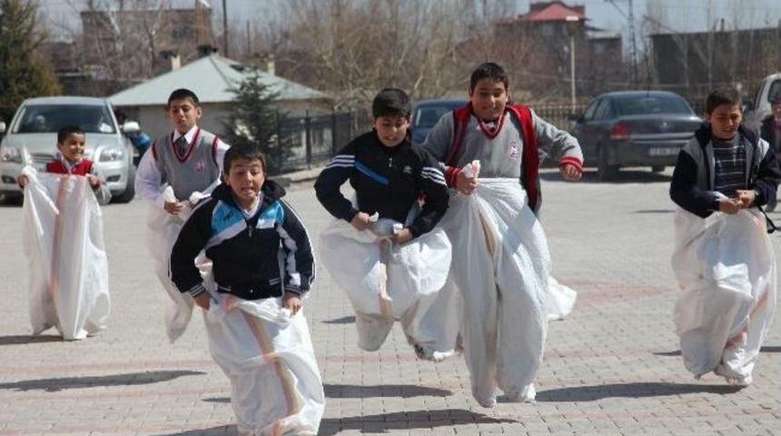 Ahlat&rsquo;ta &ldquo;nevruz Bayramı&rdquo; Kutlaması