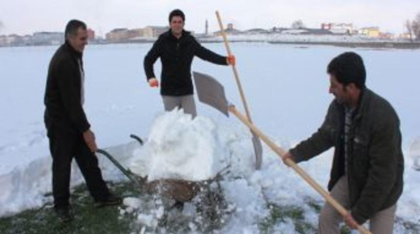 Ağrı GHSİM: T&uuml;m Sentetik Y&uuml;zeyli &Ccedil;im Sahalarımız Hizmete Hazır
