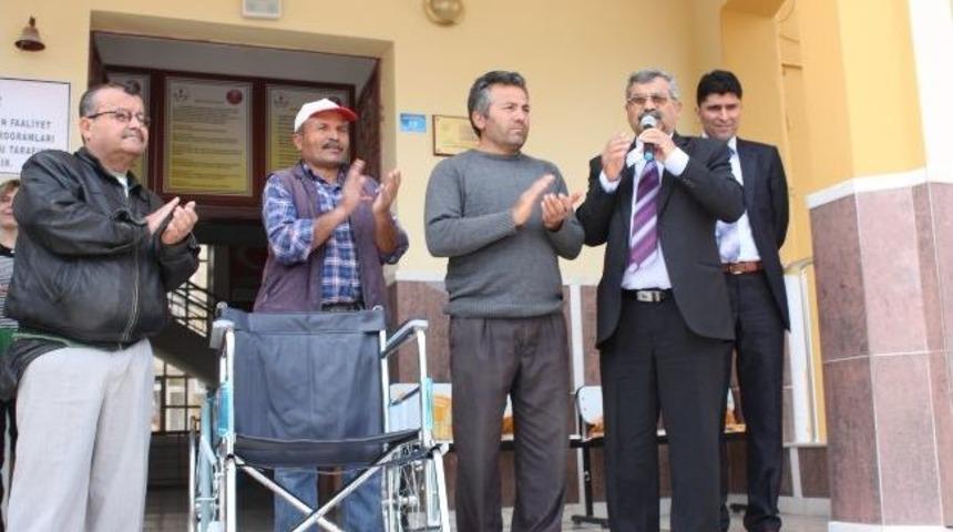 Mavi Kapaklar Bir Engelliyi Tekerlekli Sandalyeye Kavuşturdu