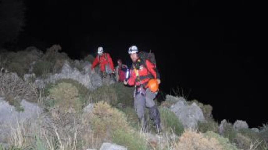 AKUT Ekibi 6 Saat Dağda Koyun Aradı