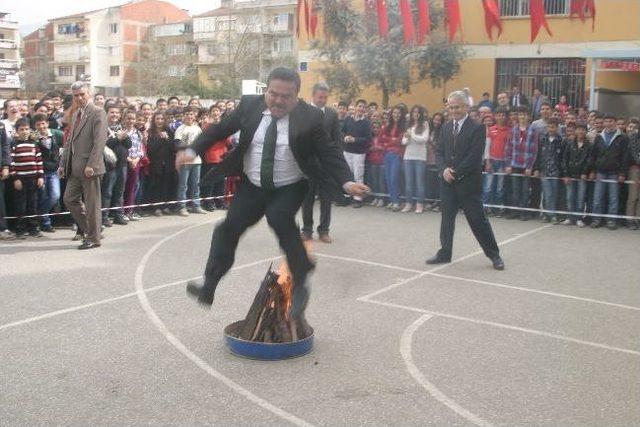 &Ouml;demiş Ortaokulu nda Nevruz Bayramı Kutlaması 1