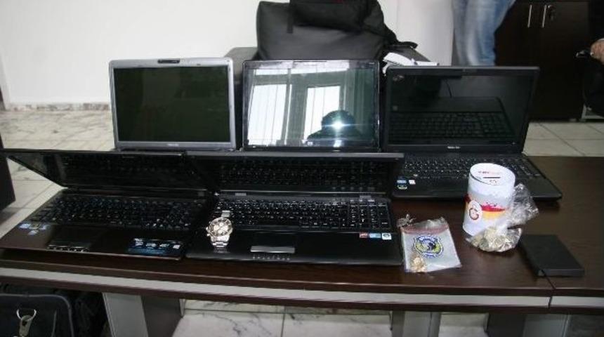 Hırsız &Ccedil;alacak Bir Şey Bulamayınca Kumbarayı &Ccedil;aldı