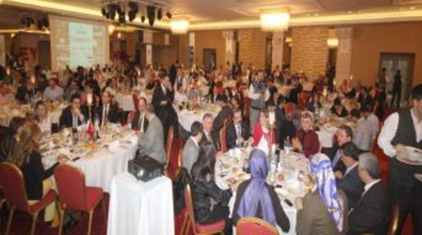 Vali Coş: Hekimlerimizin Insanlığa Hizmeti SAMEDER Ile &Uuml;lke Sınırlarını Aştı