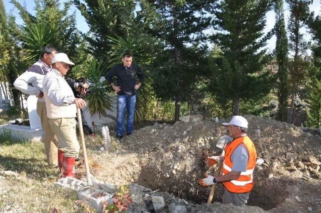 Milli Hakem Mezar Kazdı