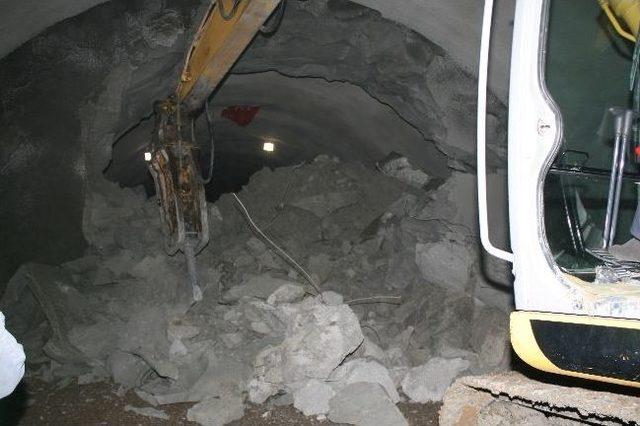 &Uuml;nye &Ccedil;evre Yolu T&uuml;nellerinde Kazı &Ccedil;alışmaları Sona Erdi 1