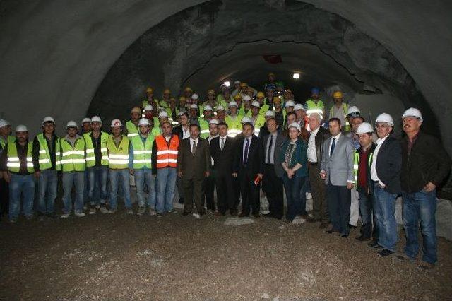&Uuml;nye &Ccedil;evre Yolu T&uuml;nellerinde Kazı &Ccedil;alışmaları Sona Erdi 2